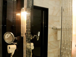 Pacific Regency Hotel Suites