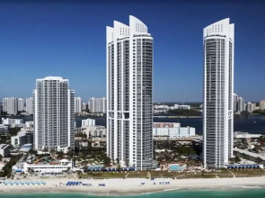 Sunny Isles Bliss Beachfront Retreat for 4, Sunny Isles Beach