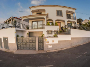 House With 3 Bedrooms in Funchal, With Wonderful sea View, Private Poo