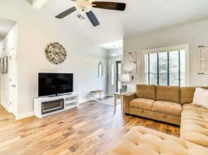 < 1 Mi to Golf & Marina: Inviting Home in Afton!