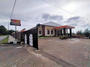 RedDoorz @ Sunset Resort Bau Bau