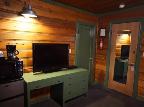 Shaver Lake Village Hotel