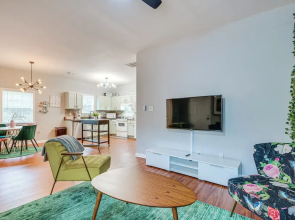 Idyllic Atlanta Apartment: 6 Mi to Airport