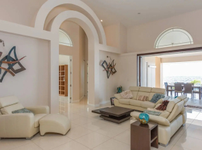 Perfect Luxury Escape - Ocean Frontline Mansion