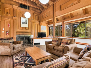 Timber Lodge Yosemite Enveloped in Nature!