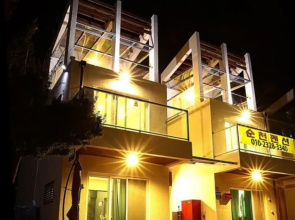 Suncheon Suncheon Pension 702 (1 minute walk from Suncheon Bay Wetland)