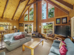 Walk to Fly-in Lake: Blue Lake Springs Cabin!