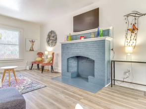 3 Mi to Dtwn Indy: Pet-friendly Home w/ Backyard!