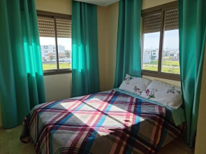 Appartement neuf avec piscine à 300m de la plage!