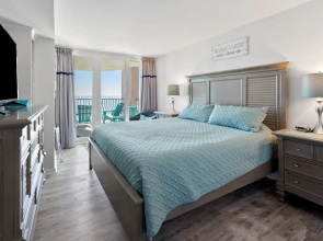 Palms Resort by Elliott Beach Rentals