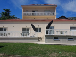 Stay Split Bay