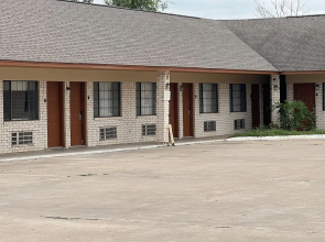 Garden Inn & Suite