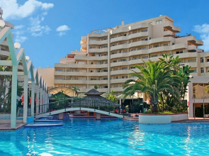 Apartamentos Benal Beach