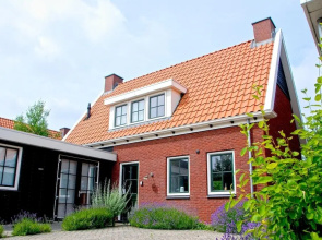 Villa in Colijnsplaat by the Lake
