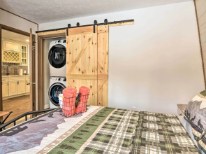 Tobyhanna Cabin w/ Deck, Community Pool & Golf!