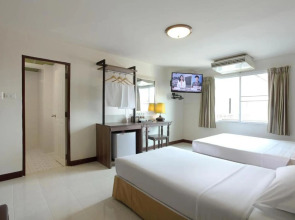 Rambuttri Village Inn & Plaza