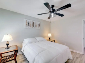 Jacksonville Retreat w/ Yard ~ 16 Mi to Beach