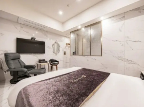 Gold Hotel