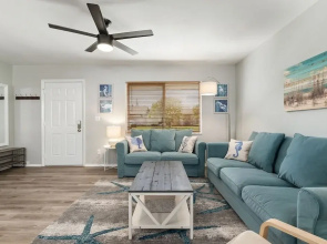 Lakes Sunny Paradise Newly Remodeled 3 Bedroom Home With Pool Fenced in Backyard 3 Home by Redawning