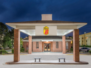 Super 8 by Wyndham Montgomery