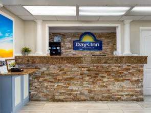 Days Inn by Wyndham Fort Myers Springs Resort