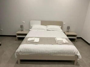Skyline Rooms & Suites