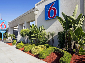 Motel 6 Newport Beach