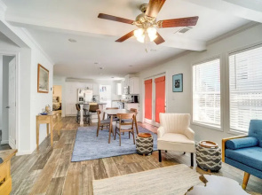 Charleston Home w/ Porch - 3 Mi to Folly Beach!