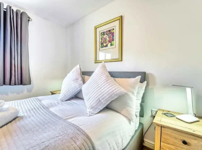 Host Stay Lion Court