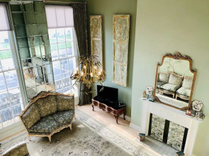 2 Bedroom Regency Flat on the Sea Front