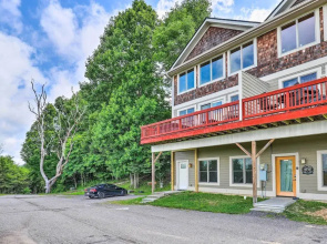 Getaway Chalet in Mars Hill w/ Hot Tub & Views!