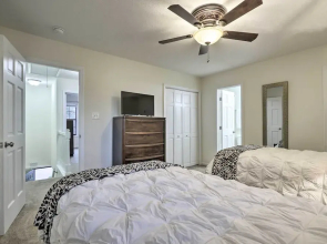 Modern Townhome w/ Deck & Golf Course Views!