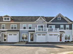 2 Mi to Bethany Beach: Modern Townhome w/ Patio