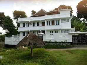 Sharook Lodge - Hostel
