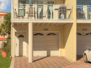 Pet Friendly Oceanviews Yellow A! Sleeps 6