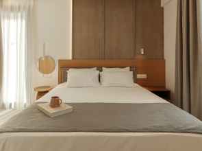 Nami Hotel & Suites