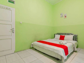 RedDoorz near Tugu Pramuka CIanjur