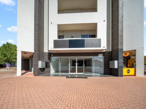 Bright 1-bed Apartment With Balcony