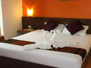 The Seasons Bangkok Huamark