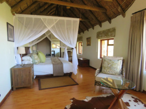 Woodbury Lodge - Amakhala Game Reserve
