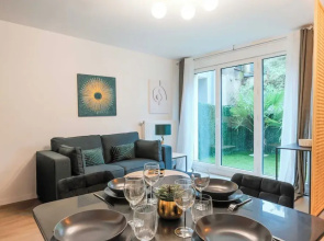 Serene Break With Terrace on the Outskirts of Paris