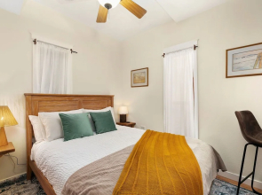 Lavish Retreat in Old Town - Walk Everywhere!