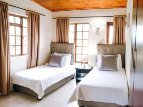 Kingfisher Hollow Exclusive Guest House