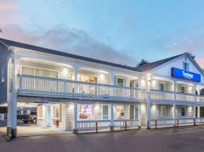 Travelodge by Wyndham Cape Cod Area