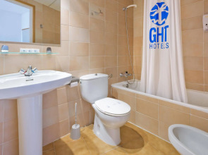 Апарт-отель GHT Tossa Park