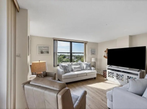 Anchorage Resort 7th Floor 2-bedroom Condo w Private Balcony Beach Access 0893