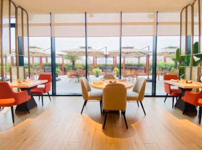 HUALUXE Shanghai Twelve at Hengshan by IHG