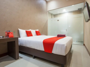 RedDoorz @ Raya Sulfat
