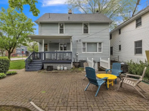 Unique Charmer: Outdoor Space & More Near Um 3 Bedroom Home by RedAwning