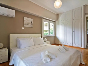 "Rolls Royce" elegant flat in P.Faliro district